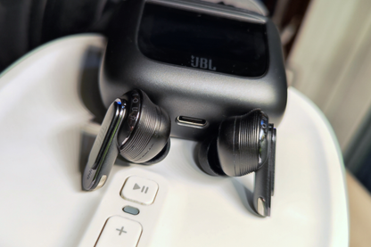 JBL Tour Pro 5™ - Auriculares con cancelación de ruido, pantalla táctil, sonido premium y mucho más 💥